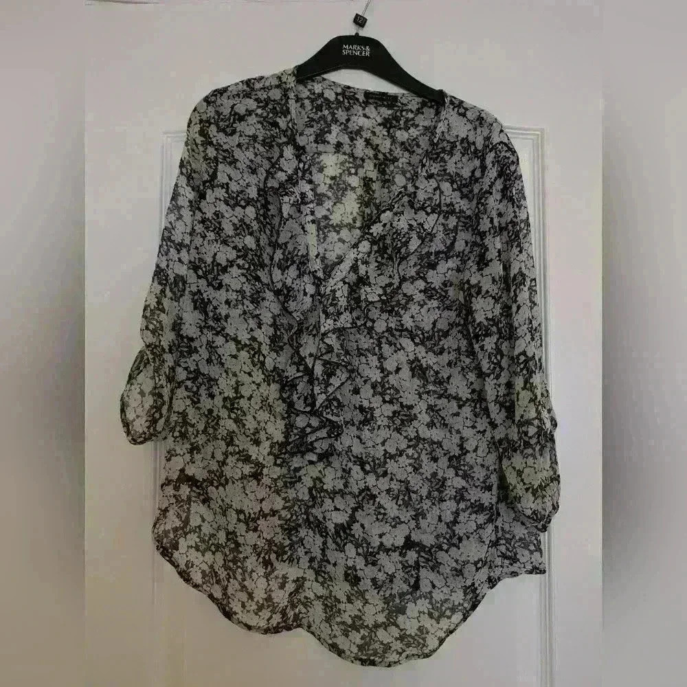 Dynamite size medium floral blouse with ruffle